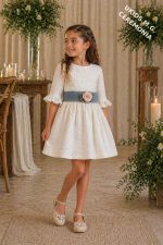 Vestido niña ceremonia bambula blanco con fajín de Lino o Tul azul | Elegante manga francesa - Imagen 3