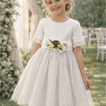 Vestido niña ceremonia elegante gris y blanco con tul y flores