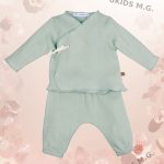 Pack regalo bebé con conjunto y babero crudo y verde