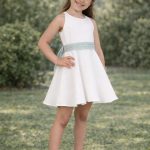 Vestido niña ceremonia blanco con lazo verde agua y espalda bordada