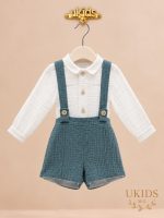 Conjunto bebé niño verde esmeralda con camisa clara y pantalón corto de tirantes