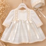 Vestido de Bautizo para Bebé con Lorzas y Capota Beige