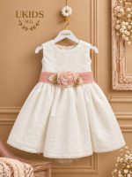 Vestido ceremonia tul plumeti blanco roto con fajín rosa