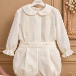 Conjunto de bautizo para bebé de manga larga en tono beige