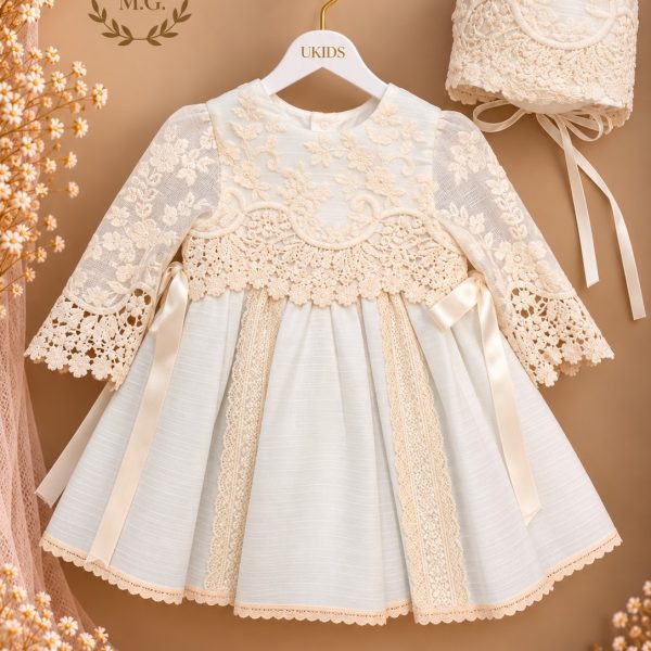 Vestido bámbula bordada cava con manga francesa y capota
