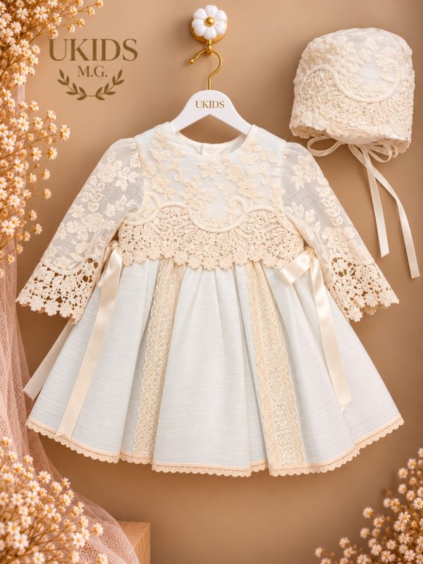 Vestido bámbula bordada cava con manga francesa y capota